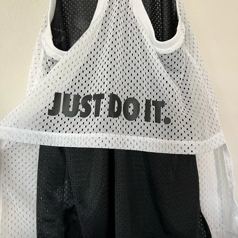 Like New! Nike Muscle 💪🏼 Tank! - Picture 2 of 7